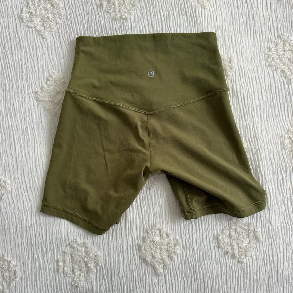 lululemon align high-rise shorts 6”! - Picture 2 of 2